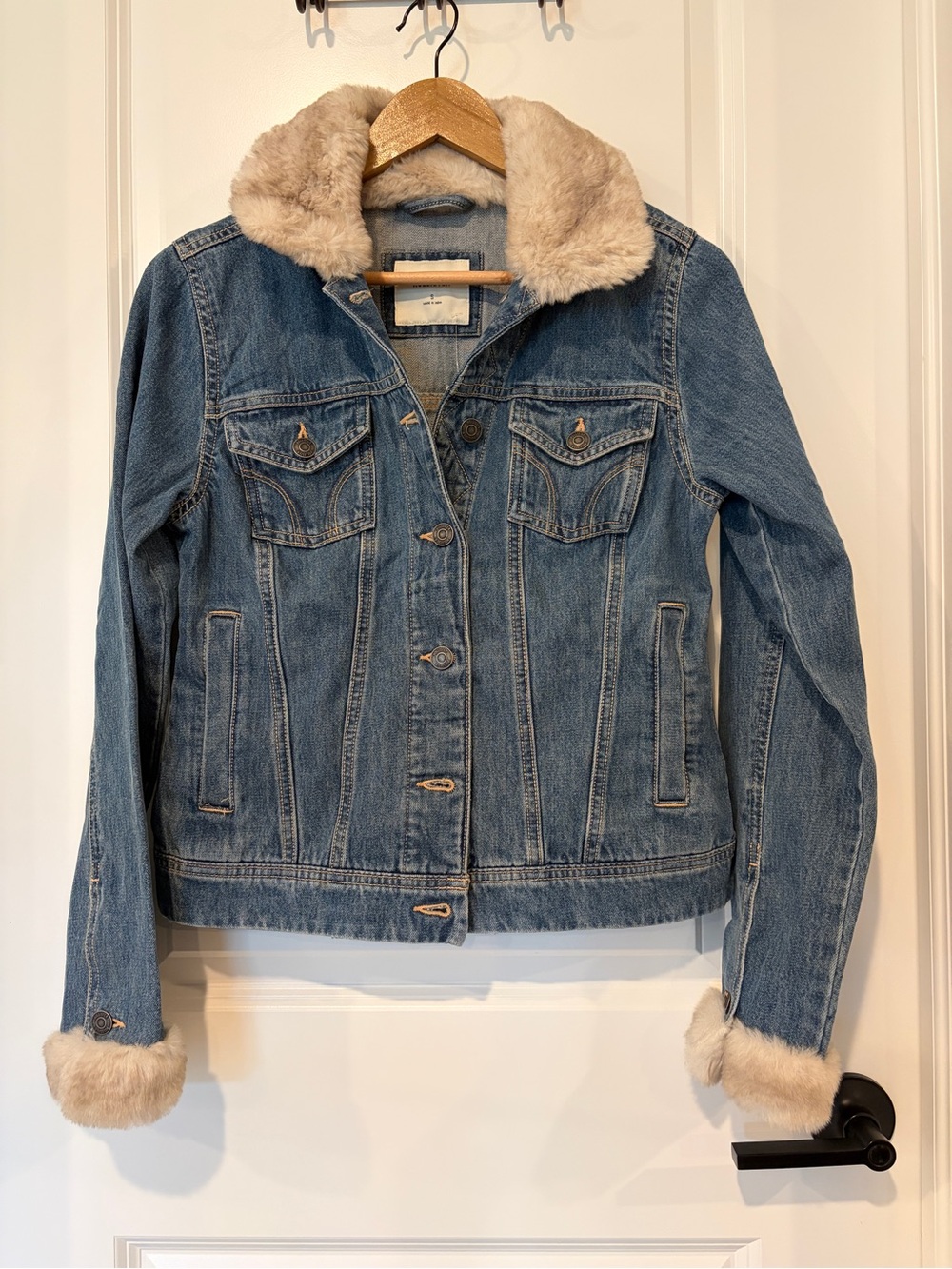 NWT Hollister Faux Fur Trim Denim Jacket Medium Wash Blue Y2K Snow Bunny Small